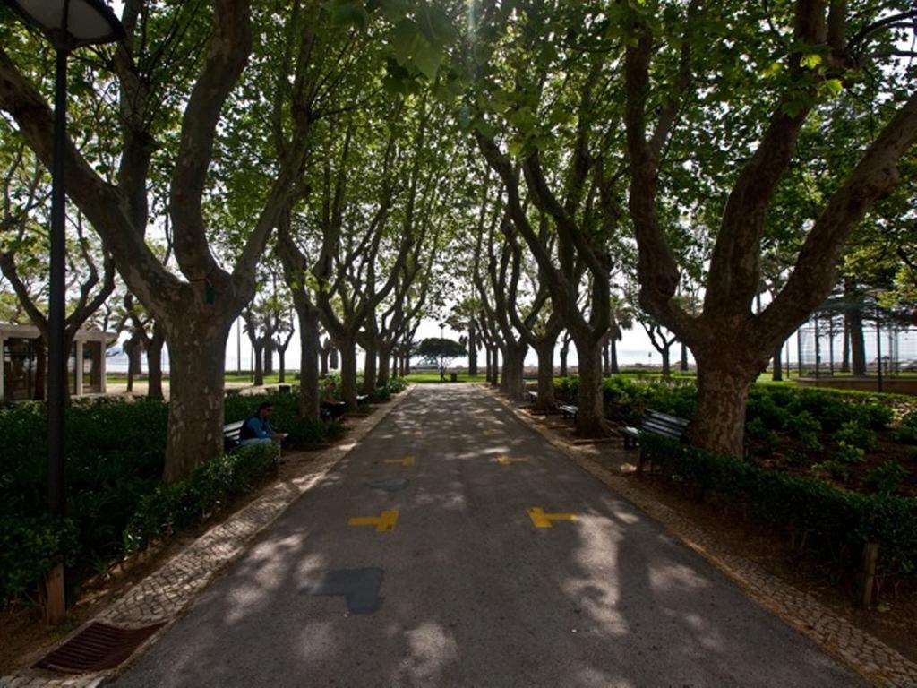 2x Apartamentos com pátio, em frente praia Paço de Arcos Exterior foto