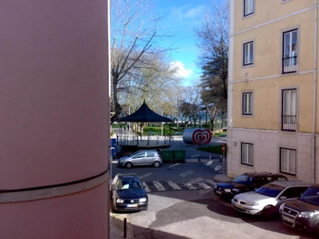 2x Apartamentos com pátio, em frente praia Paço de Arcos Exterior foto